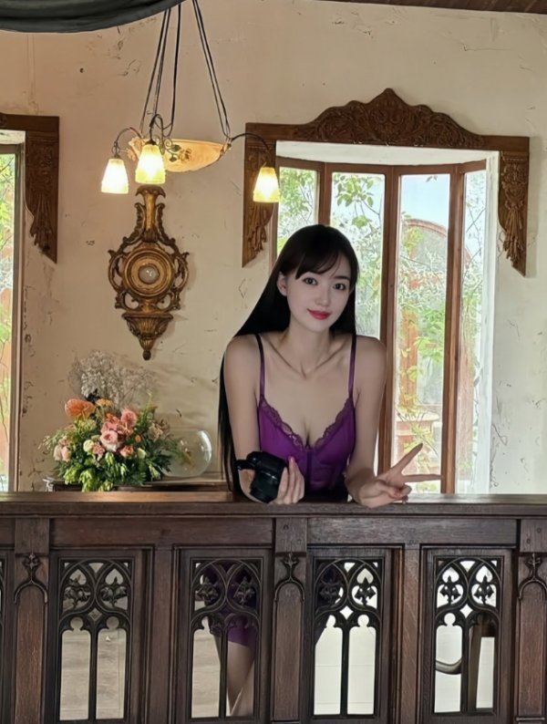 Model photo 1