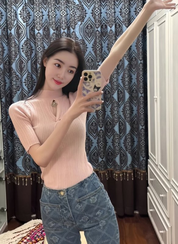 Model photo 2