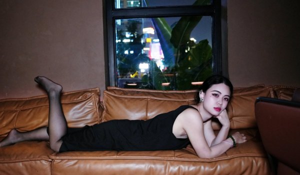 Model photo 1