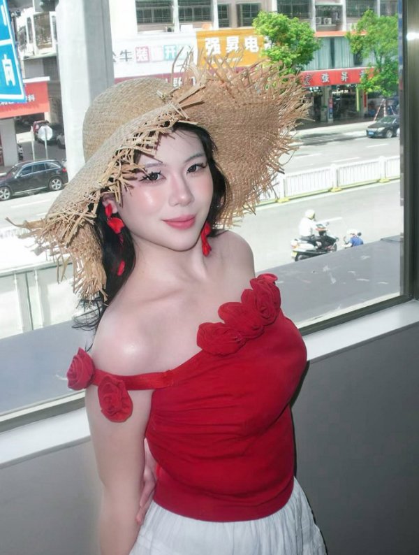 Model photo 2